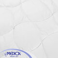 Vankúš s povrchovou tkaninou z perkalu zaručuje to najväčšie pohodlie v kombinácii s výplňou z dutého vlákna.