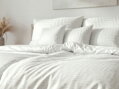 Makodamaškové obliečky PALMA White z jemnej mako bavlny s vytkaným žakárovým vzorom. Luxusný vzhľad, vysoká priedušnosť a maximálne pohodlie na každý deň.