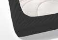 Napínacia plachta z bavlnených priadzí v čiernej farbe . Prestieradlo s pridaným elastanom pre jednoduché napnutie aj na vysoký matrac.