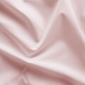 Posteľné obliečky z kvalitného bavlneného saténu v jemnučkom ružovom prevedení.